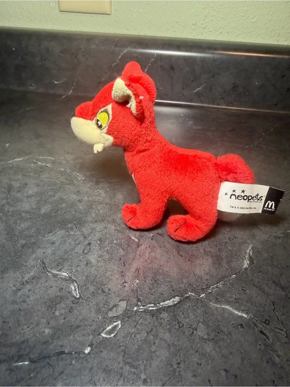 McDonalds Neopets Red Lupe Plush Figure 2004 Star Tag 4